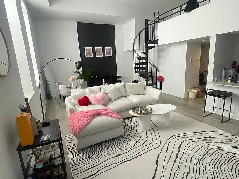1024 Clinton St #103 — Photo 2