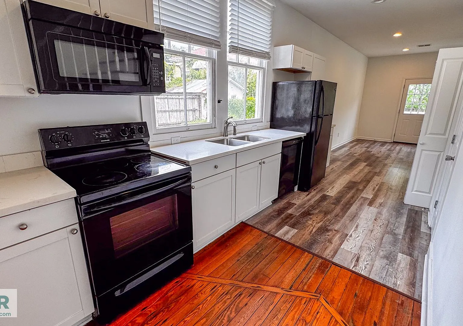 5bd/2ba Near Campus and Stadium! Available for 2026-2027! — Photo 4