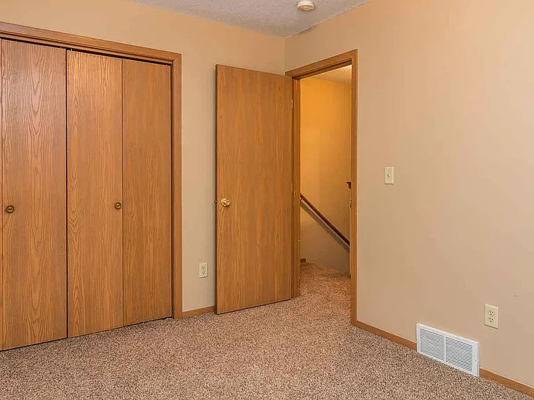WestPointe Townhomes — Photo 10