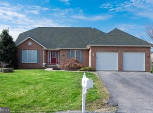 77 Pebble Beach Cir, Charles Town, WV 25414