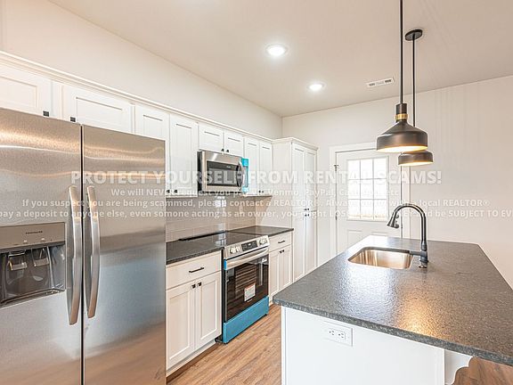 5th image of 1047 S Laramie Hts