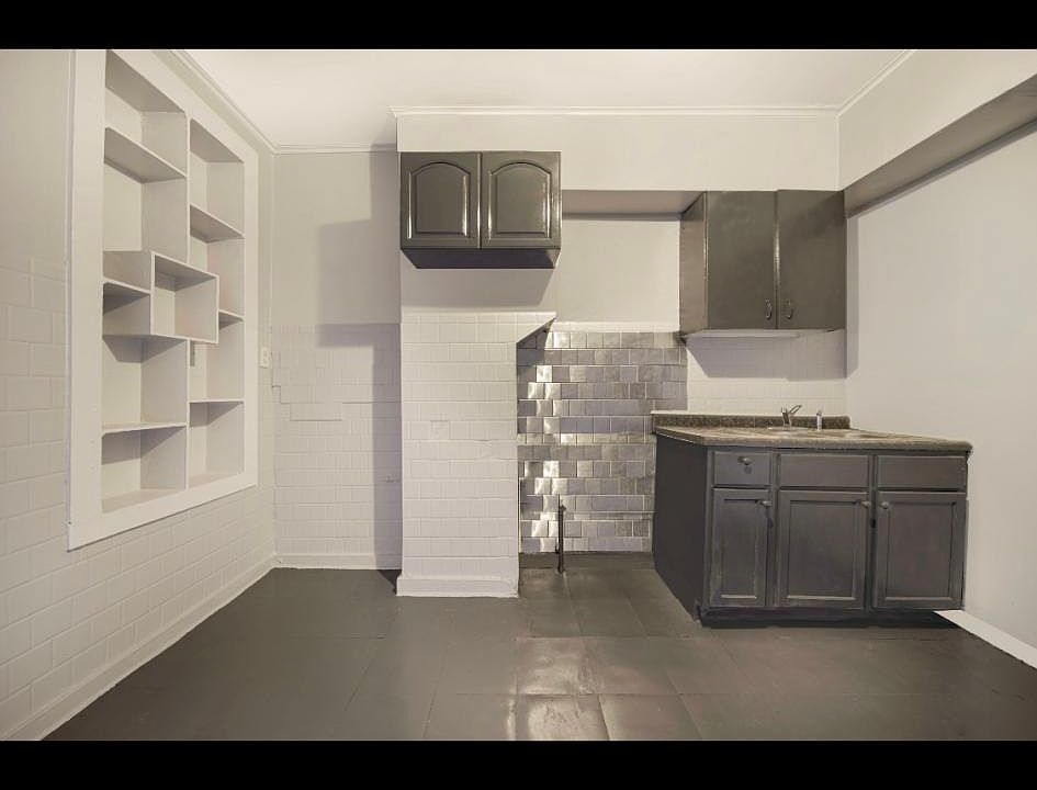 1st image of 10414 S Maryland Ave #2