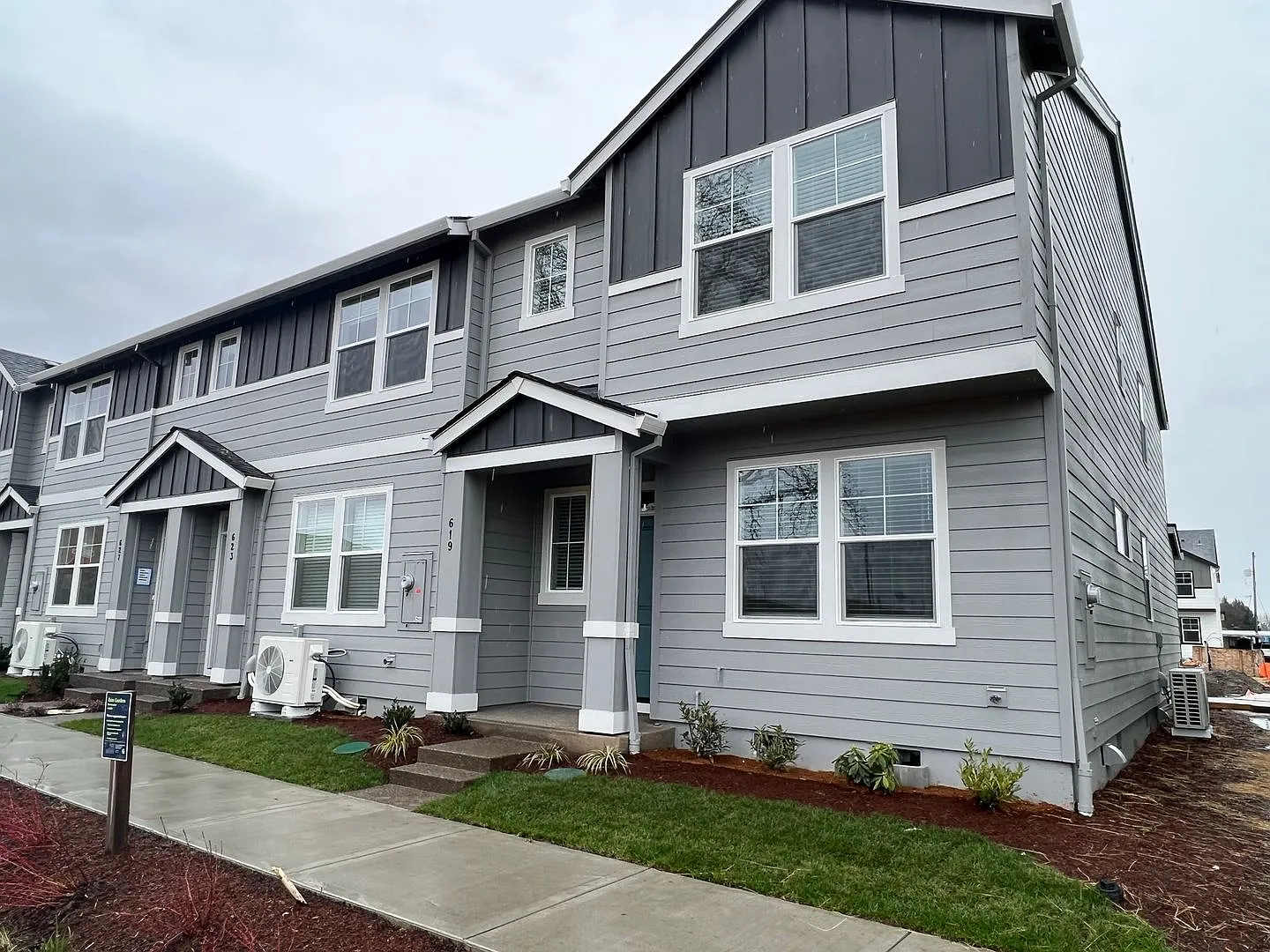 Beautiful Hazel Dell Townhome! Location, Location! — Photo 3