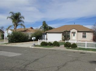 110 W Elmwood Ave, Hemet, CA 92543