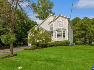 744 Pascack Rd, Paramus, NJ 07652