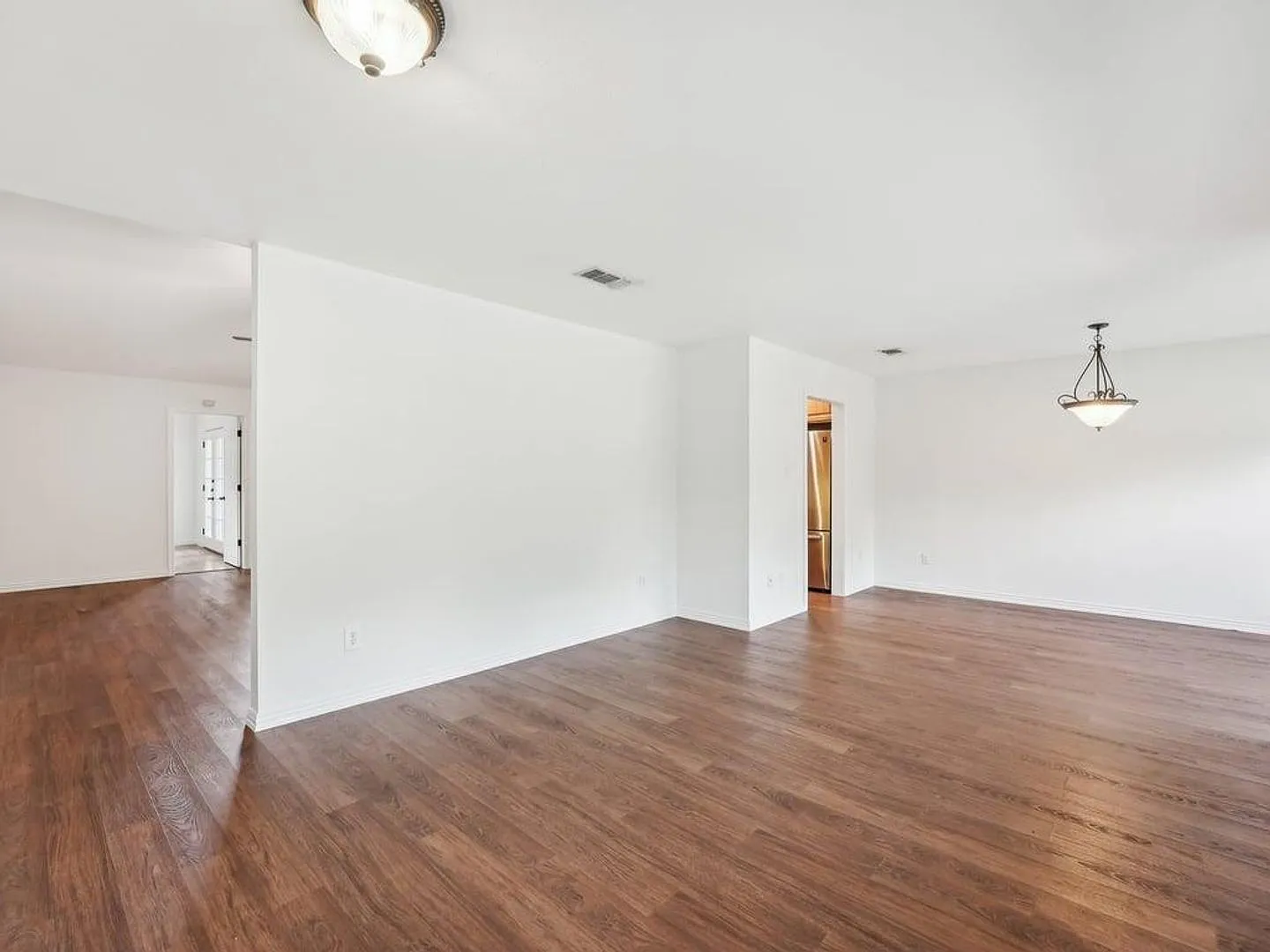 4 Bed / 3 Bth with a great backyard — Photo 3