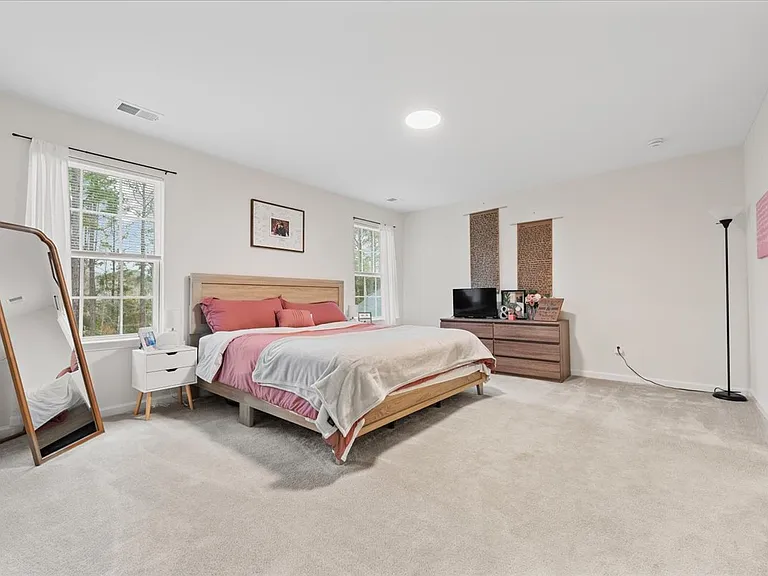 128 Caleb Ct — Photo 16