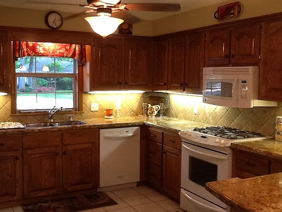 5th image of 2431 Carole St