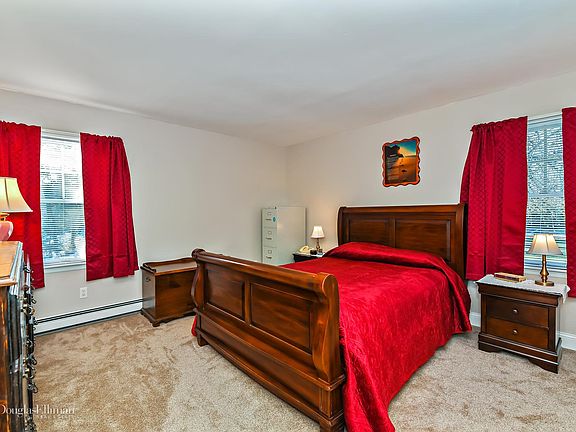 5th image of 32 Caroline Ct