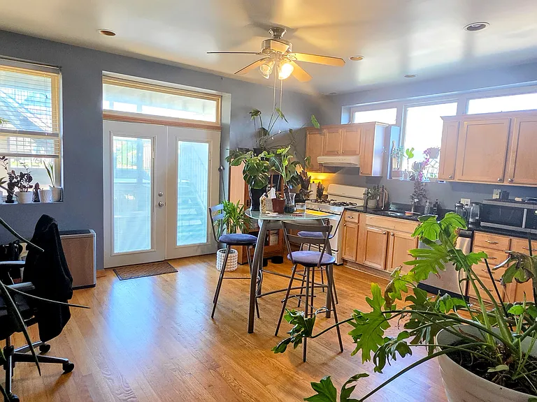 1542 W Wabansia Ave #1 — Photo 4