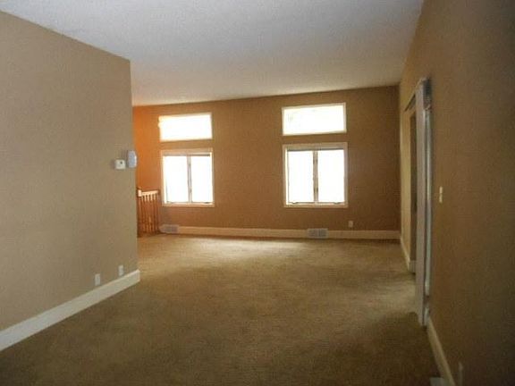 4th image of 821 Congress St