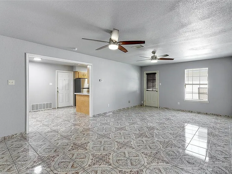 6402 Santos St — Photo 3