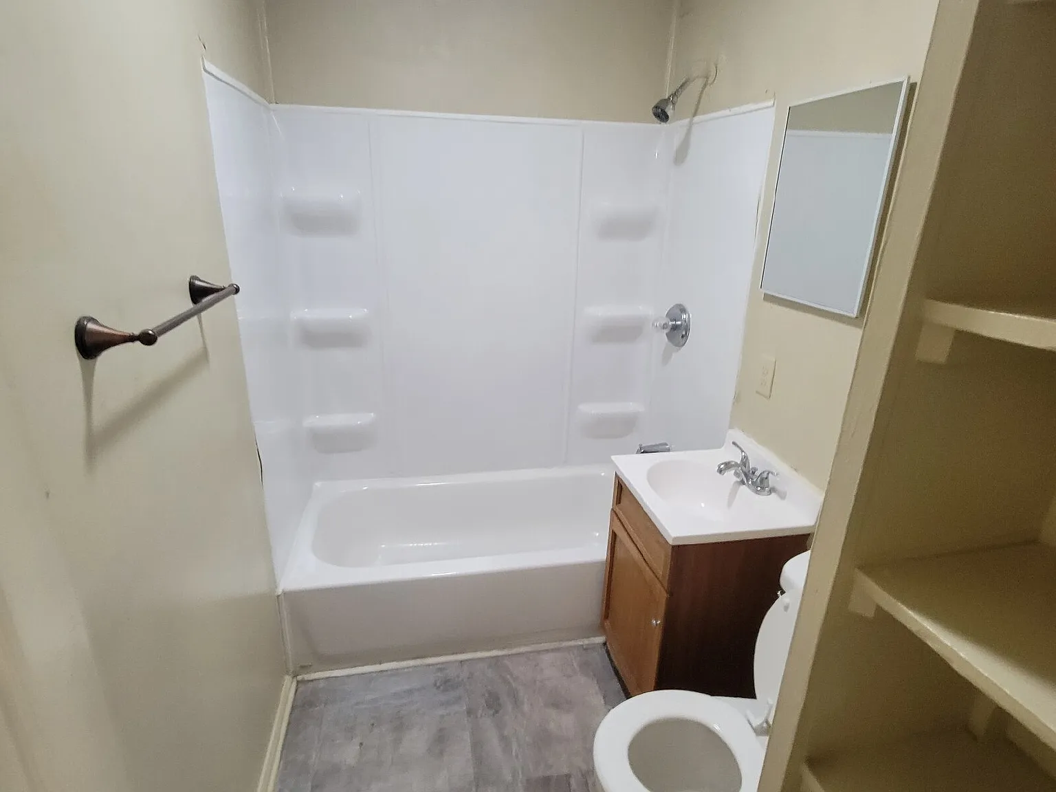3 bed, 2.0 bath, $895 — Photo 4