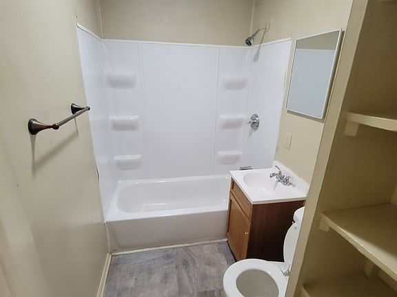 4th image of 1427 N Tremont St