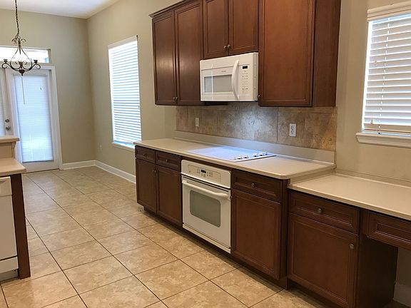 4th image of 3451 Olympic Dr