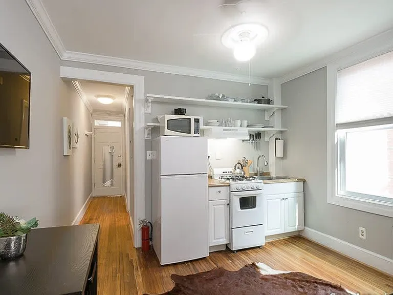 2136 O St NW #4 — Photo 3