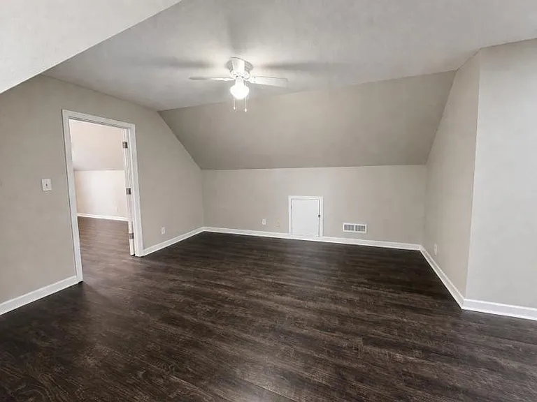 125 Mossland Dr — Photo 36