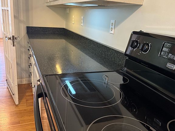5th image of 36 Beverly Pl