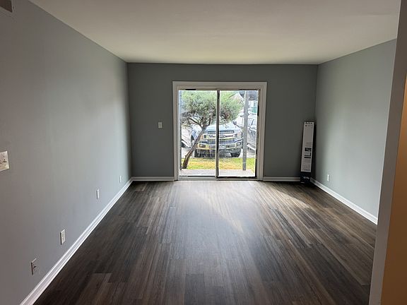 3rd image of 320 Welch Rd APT F1