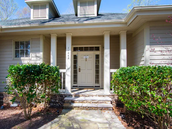 11468 Club Dr, Chapel Hill, NC 27517
