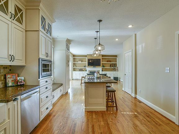 3rd image of 4338 Summerfield Dr