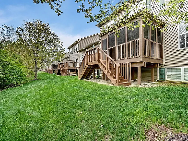 728 Spring Valley Dr — Photo 30
