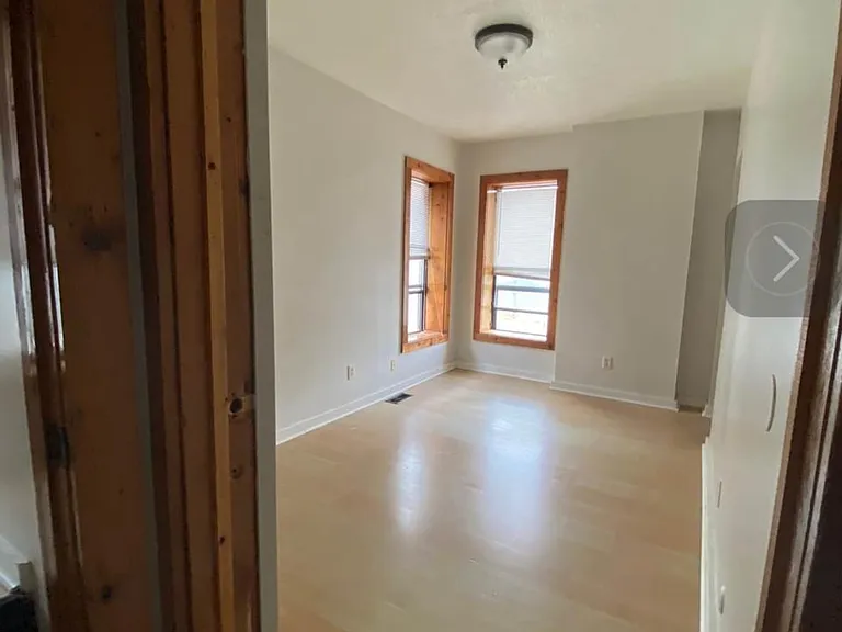 1376 Indianola Ave — Photo 3