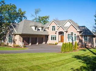 6053 Wyndam Ln, Brighton, MI 48116