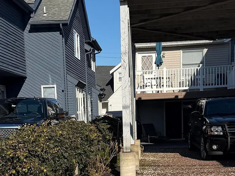 60 Sherman Ave #B — Photo 11