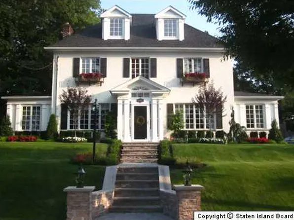 82 Whitewood Avenue image 1 of 2