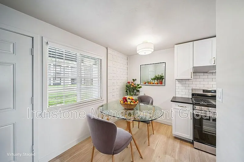 1 bed, 1.0 bath, 636 sqft, $995 — Photo 3