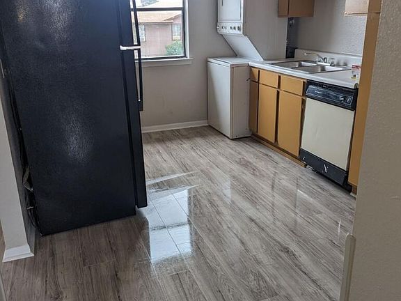 2nd image of 207 North Dr APT D