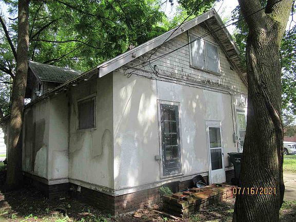 5th image of 202 NW 5th St