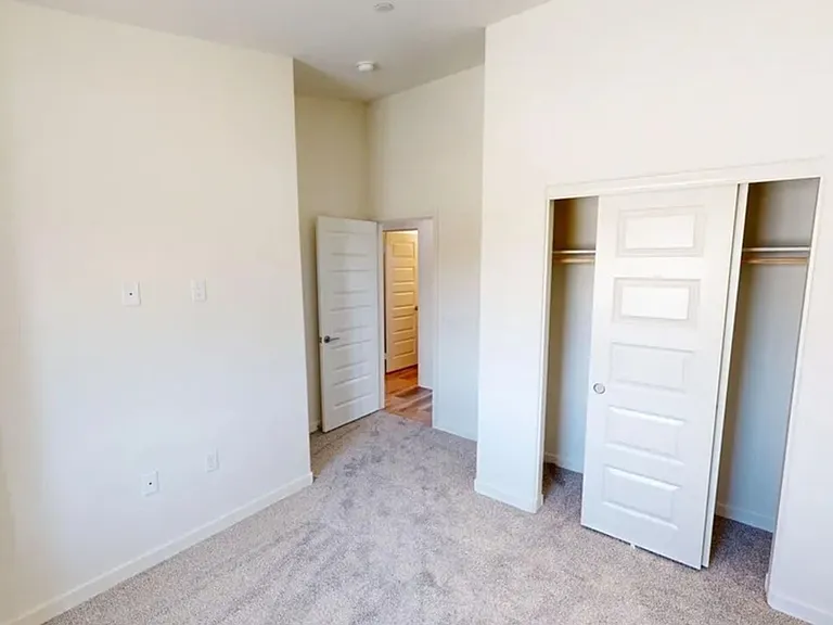 2403 Dale Ct — Photo 3