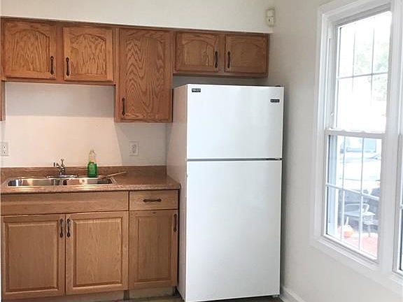 4th image of 3231 Clover Rd E