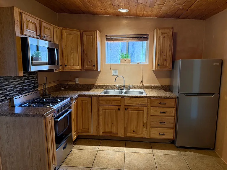 1618 W Alameda St #A — Photo 2