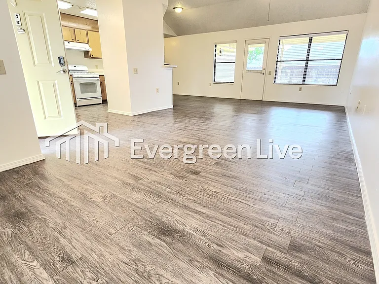 2252 Taos Ct — Photo 3