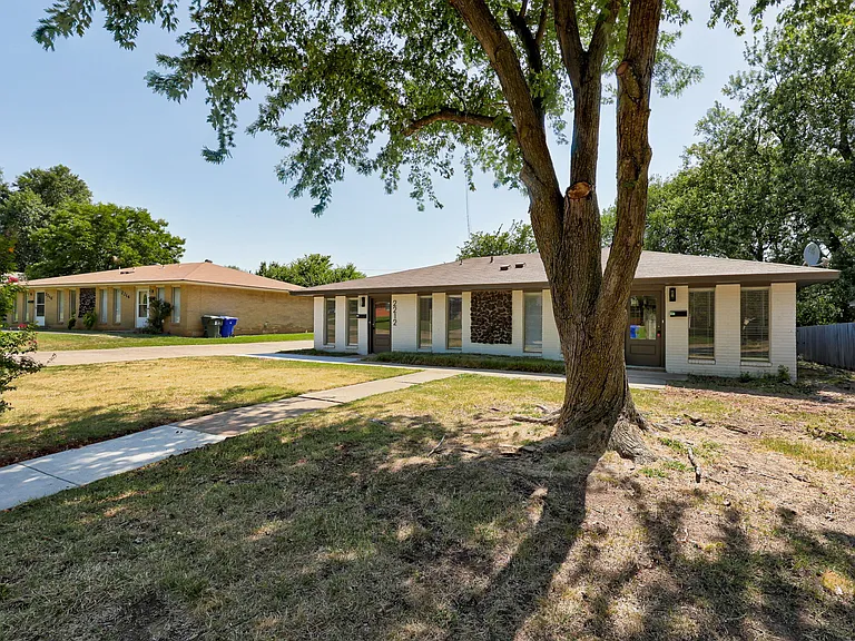 2212 Donna Dr — Photo 3