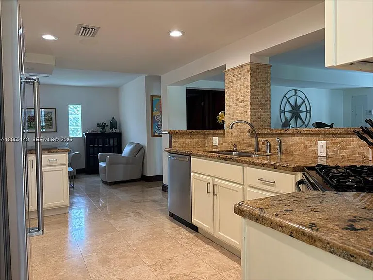 6610 SW 104th Ct — Photo 15