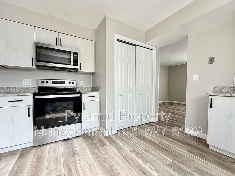 2 bed, 1.0 bath, 840 sqft, $1,445 — Photo 2