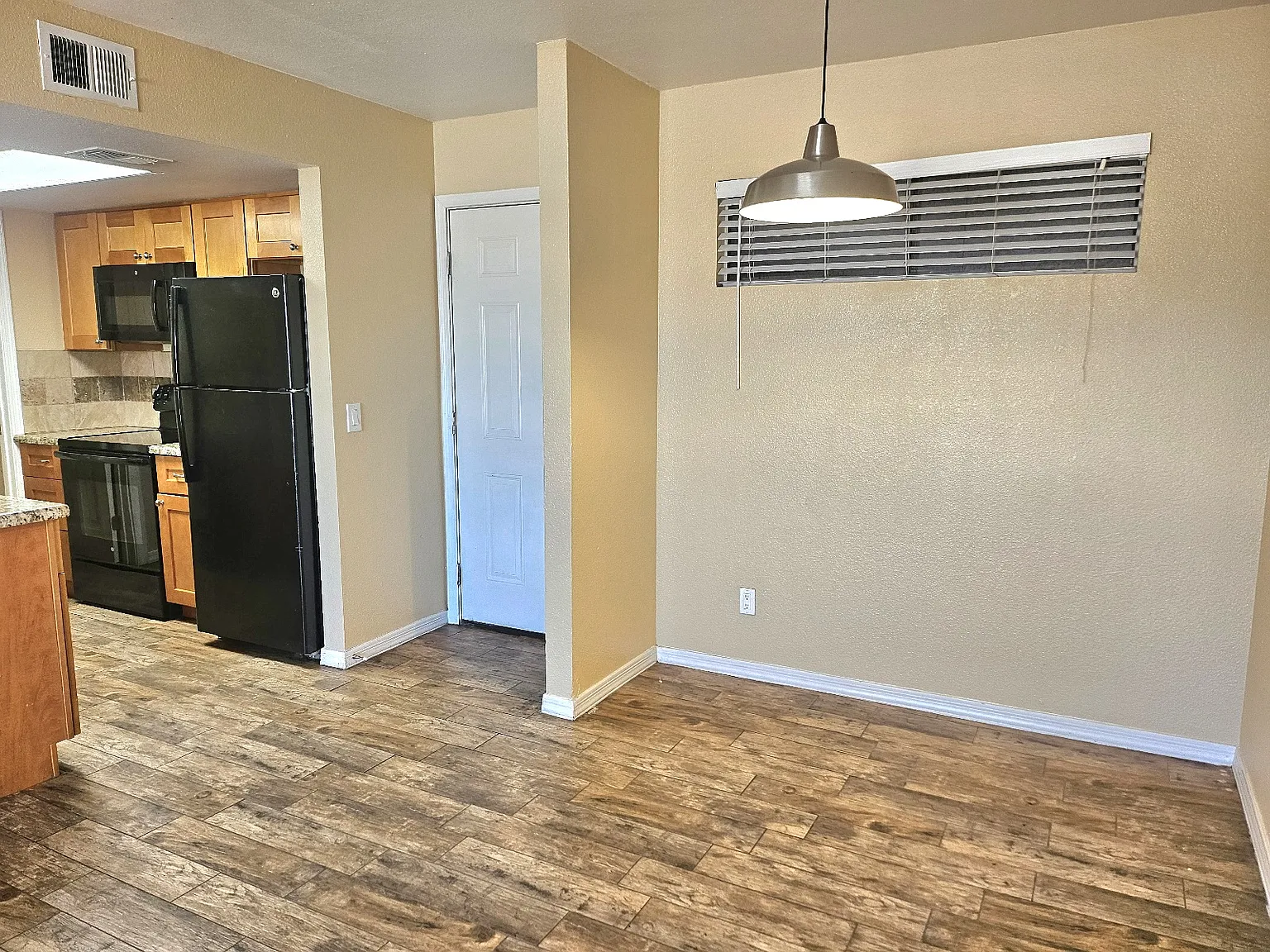 1 bed, 740 sqft, $895 — Photo 3