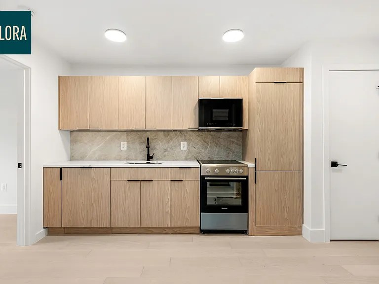 305 E 11th St #5D — Photo 1