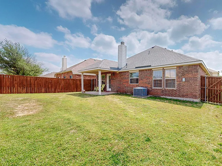 9412 Caliente Dr — Photo 45