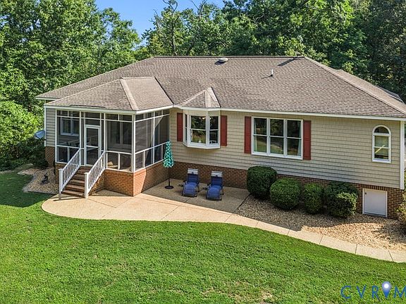 5th image of 376 Earl Dr