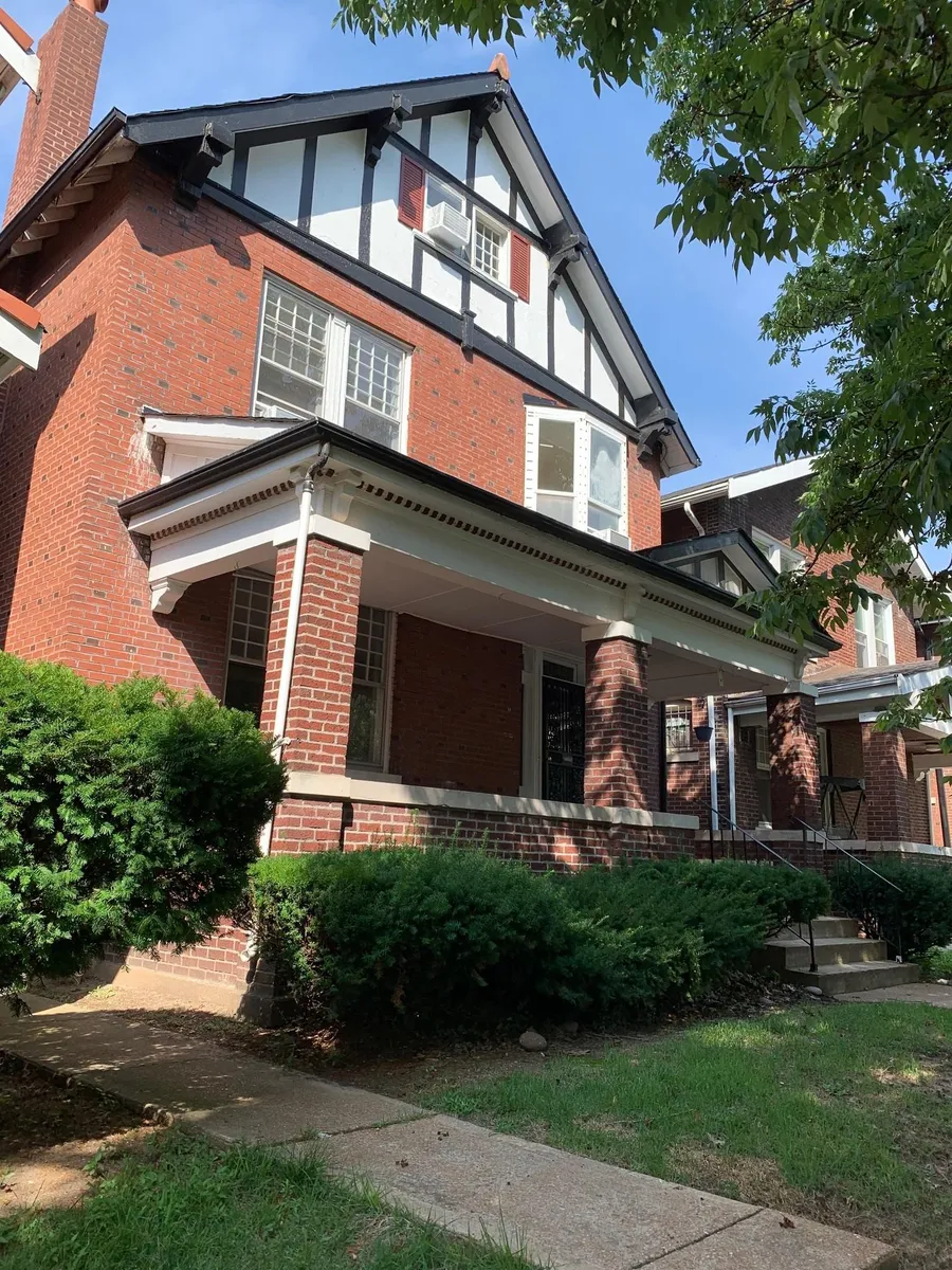 Primary Photo - 5812 Degiverville Ave