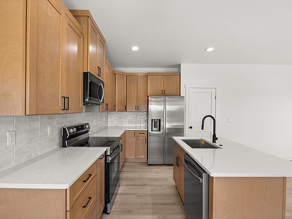 2nd image of 805 Fountain Blvd