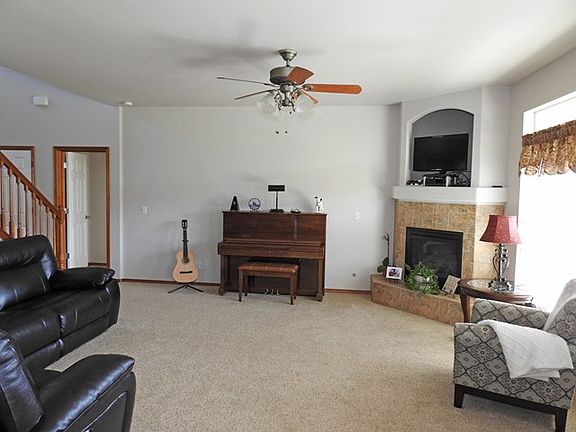 4th image of 42 Dresden Ct