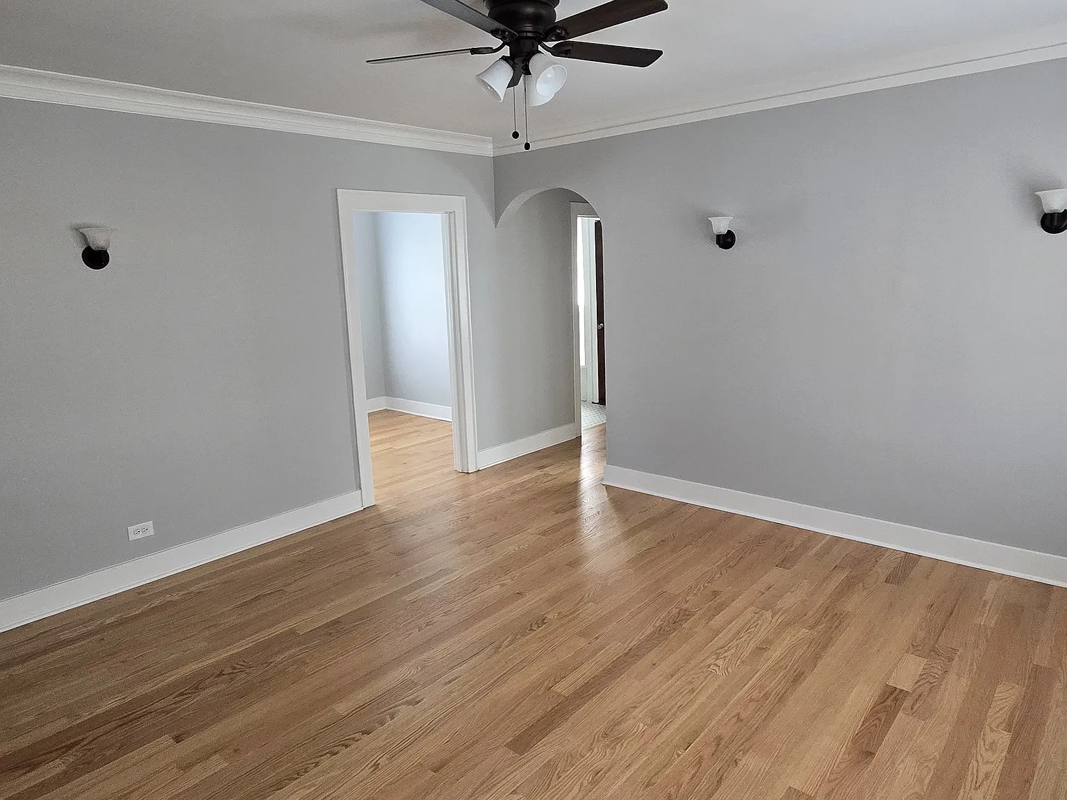 446 Des Plaines Ave — Photo 3