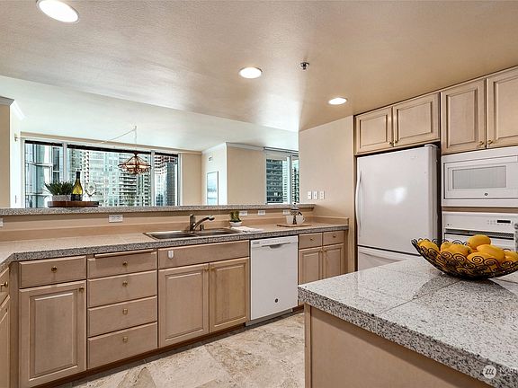 4th image of 177 107th Avenue NE #2101