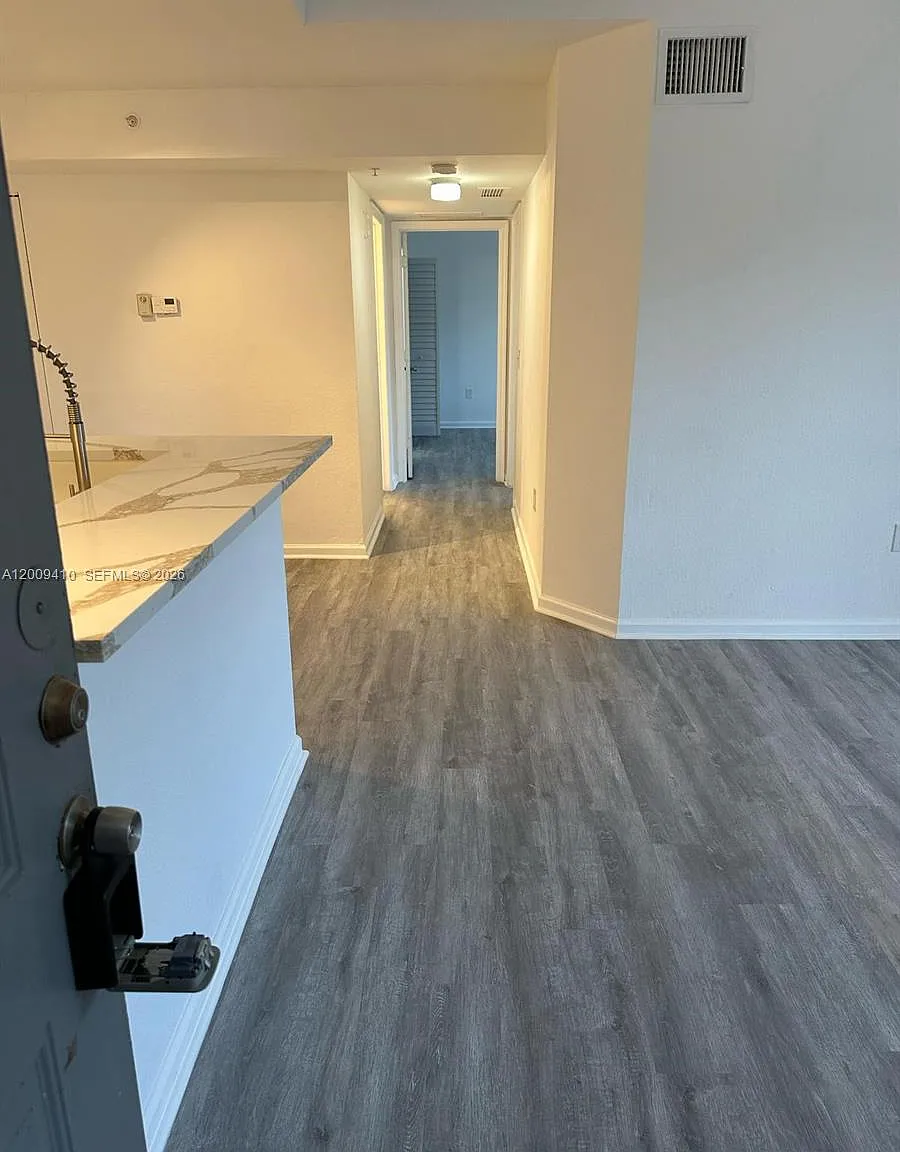 Vista Trace 7 Condo — Photo 4